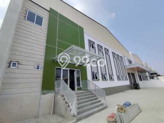 Dijual Pabrik Strategis di Cikarang, Luas 1440m², Jalan Utama, Kawasan Komersial Dijual Pabrik Strategis di Cikarang, Luas 1440m², Jalan Utama, Kawasan Komersial