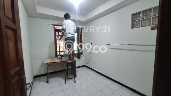 Disewakan! Rumah 4 Kamar Tidur &
1 Kamar Mandi di BKR, Bandung Disewakan! Rumah 4 Kamar Tidur &
1 Kamar Mandi di BKR, Bandung