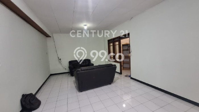 Disewakan! Rumah 4 Kamar Tidur &
1 Kamar Mandi di BKR, Bandung Disewakan! Rumah 4 Kamar Tidur &
1 Kamar Mandi di BKR, Bandung