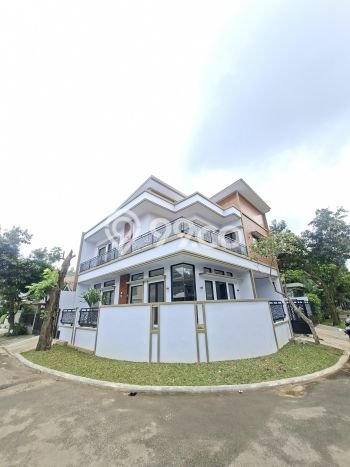 Ready to Use! Premium House LT 218m2 Desain Elegan di BSD Kencana Loka Ready to Use! Premium House LT 218m2 Desain Elegan di BSD Kencana Loka