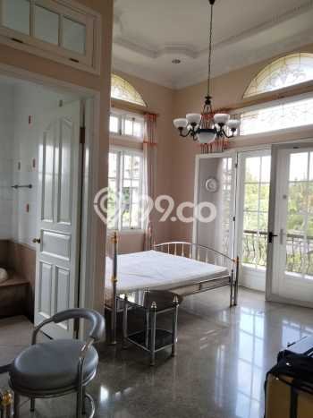 Siap Huni Hunian Elit 5 Kamar di Coblong Dekat ke Mana Saja Siap Huni Hunian Elit 5 Kamar di Coblong Dekat ke Mana Saja