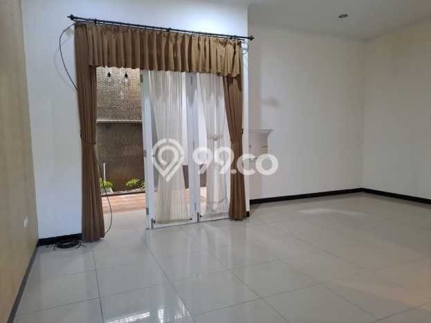 Disewakan! Rumah 3 Kamar Tidur &
3 Kamar Mandi di Taman Kopo Indah, Bandung Disewakan! Rumah 3 Kamar Tidur &
3 Kamar Mandi di Taman Kopo Indah, Bandung
