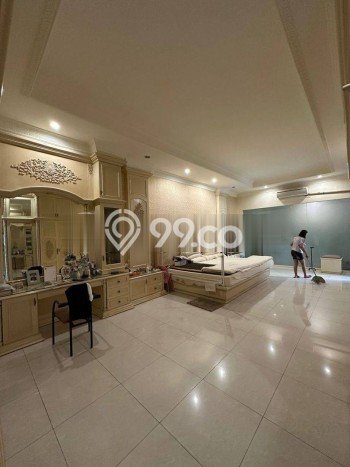 Jual Rumah Luas Megah Dengan View Cantik di Margorejo, Surabaya Jual Rumah Luas Megah Dengan View Cantik di Margorejo, Surabaya