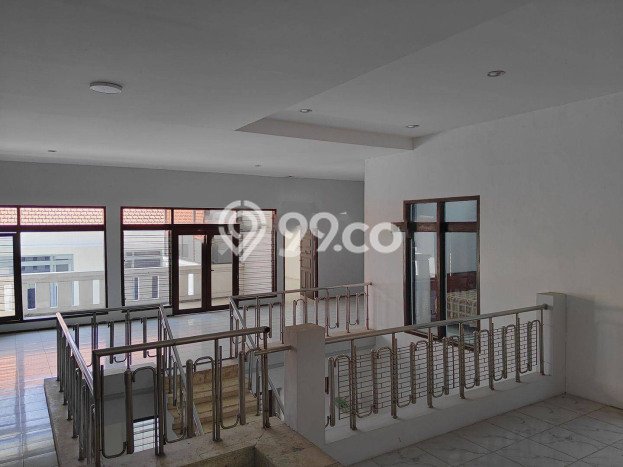 Siap Huni Rumah Mewah 10 Kamar di Wonokromo Dekat ke Mana Pun Siap Huni Rumah Mewah 10 Kamar di Wonokromo Dekat ke Mana Pun