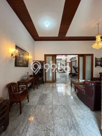 Hunian Mewah LB 500m2 Siap Pakai Desain Elegan di Bintaro, Tangerang Selatan Hunian Mewah LB 500m2 Siap Pakai Desain Elegan di Bintaro, Tangerang Selatan