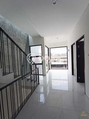 Rumah Strategis Modern Lb 182m2 di Larangan, Tangerang Rumah Strategis Modern Lb 182m2 di Larangan, Tangerang