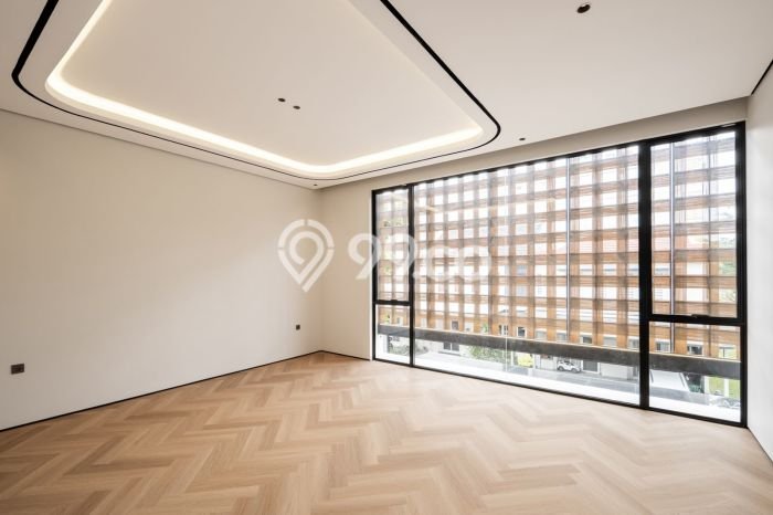 Rumah Mewah LB 320m2 Siap Pakai Desain Elegan di BSD City, Tangerang Rumah Mewah LB 320m2 Siap Pakai Desain Elegan di BSD City, Tangerang