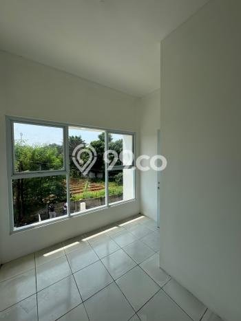 AREA SUPER PREMIUM! Gudang Kawasan BSD, Luas 120m², Prospek Pengunjung AREA SUPER PREMIUM! Gudang Kawasan BSD, Luas 120m², Prospek Pengunjung