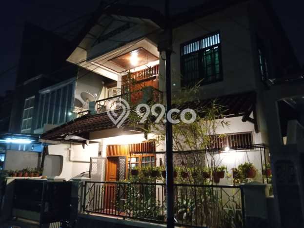 Rumah 5 KT 3 KM LT 142m2m², LB 185m2m² di , Jakarta Timur Rumah 5 KT 3 KM LT 142m2m², LB 185m2m² di , Jakarta Timur