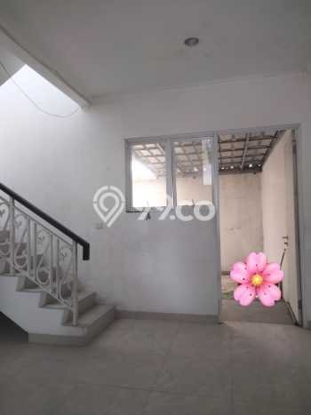SPECIAL OFFER! Rumah area Cakung, 2 KT, Area Strategis, Luas 102m2m² Bangunan 90m2m² SPECIAL OFFER! Rumah area Cakung, 2 KT, Area Strategis, Luas 102m2m² Bangunan 90m2m²