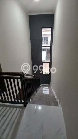 Jual Rumah Strategis Bagus Punya 4 KT di Serpong Tangerang Selatan SHM Jual Rumah Strategis Bagus Punya 4 KT di Serpong Tangerang Selatan SHM