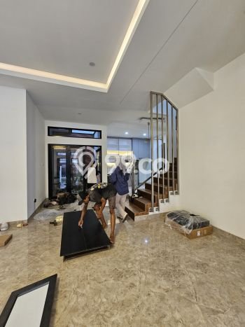 Rumah Elit Modern Siap Huni di BSD Nusaloka Tangerang Rumah Elit Modern Siap Huni di BSD Nusaloka Tangerang