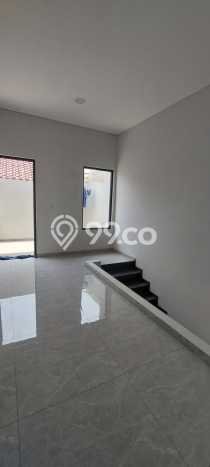 Rumah Mewah LB 150m2 Siap Huni Desain Elegan di Green Lake City, Jakarta Barat Rumah Mewah LB 150m2 Siap Huni Desain Elegan di Green Lake City, Jakarta Barat