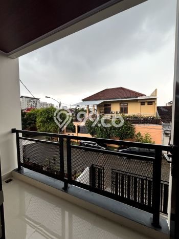 Rumah Mewah LB 200m2 Siap Pakai Desain Elegan di Gading Serpong, Tangerang Rumah Mewah LB 200m2 Siap Pakai Desain Elegan di Gading Serpong, Tangerang