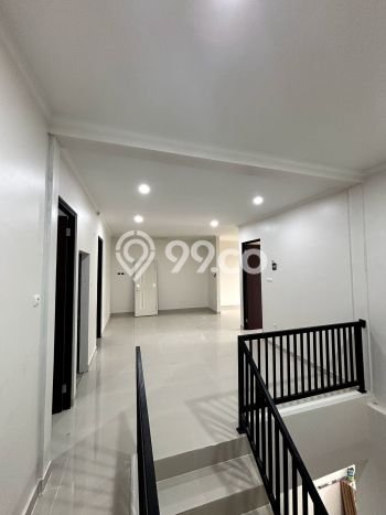 Rumah Mewah LB 200m2 Siap Pakai Desain Elegan di Gading Serpong, Tangerang Rumah Mewah LB 200m2 Siap Pakai Desain Elegan di Gading Serpong, Tangerang