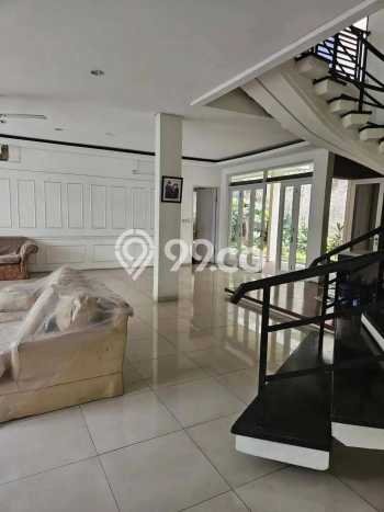 Ready to Use! Premium House LT 833m2 Desain Elegan di Kemang Ready to Use! Premium House LT 833m2 Desain Elegan di Kemang