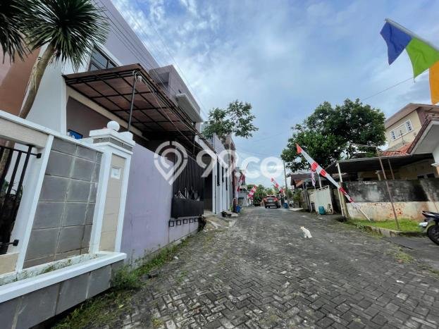 Rumah Mewah Siap Huni LT 240m2 di Tembalang, Semarang Rumah Mewah Siap Huni LT 240m2 di Tembalang, Semarang
