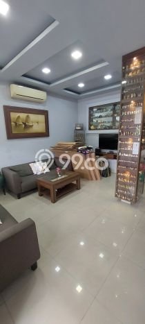 Lokasi strategis! Rumah siap huni disewakan di Kelapa Gading LB 250m2 Lokasi strategis! Rumah siap huni disewakan di Kelapa Gading LB 250m2