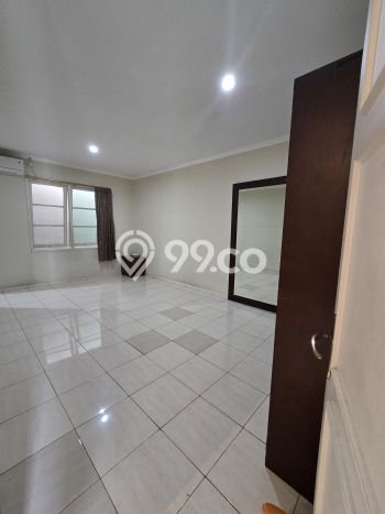 Rumah Modern Cantik 5 Kamar Siap Huni di Kelapa Gading Rumah Modern Cantik 5 Kamar Siap Huni di Kelapa Gading