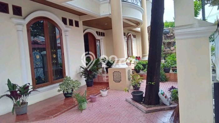 Rumah Elit Modern Siap Huni di Pondok Bambu Jakarta Timur Rumah Elit Modern Siap Huni di Pondok Bambu Jakarta Timur