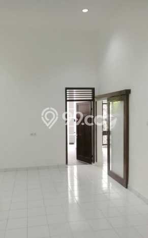 Disewakan! Rumah 4 Kamar Tidur &
2 Kamar Mandi di Rawamangun, Jakarta Timur Disewakan! Rumah 4 Kamar Tidur &
2 Kamar Mandi di Rawamangun, Jakarta Timur