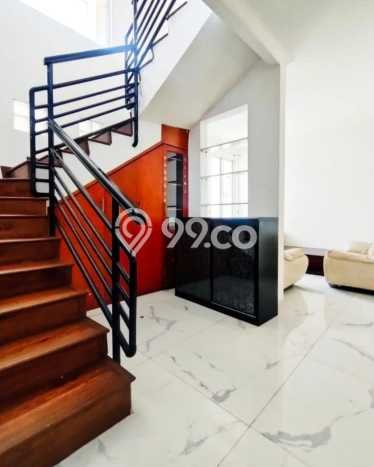 Rumah Mewah LB 300m2 Siap Pakai Desain Elegan di Raffles Hills, Jakarta Timur Rumah Mewah LB 300m2 Siap Pakai Desain Elegan di Raffles Hills, Jakarta Timur