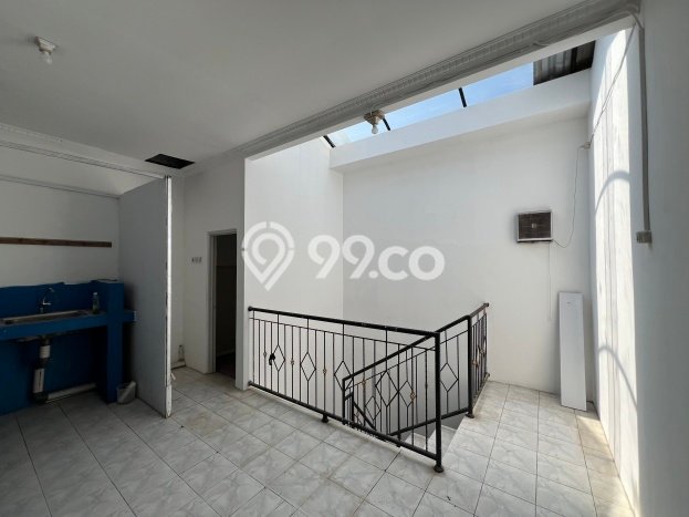 INVESTASI CERDAS! Ruko Kawasan Kesambi, Luas 150m2m², Pusat Komersial INVESTASI CERDAS! Ruko Kawasan Kesambi, Luas 150m2m², Pusat Komersial