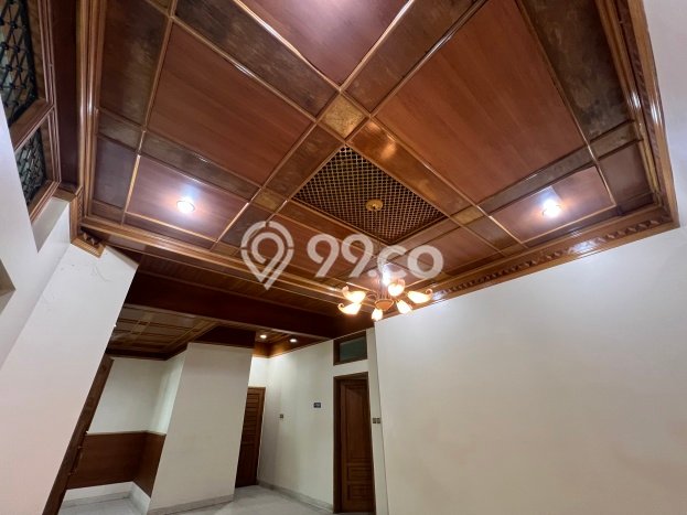 Lokasi terbaik! Rumah siap pakai disewakan di Pekalipan LB 360m2 Lokasi terbaik! Rumah siap pakai disewakan di Pekalipan LB 360m2
