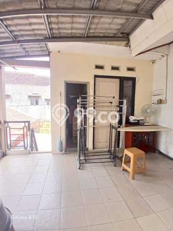 Hunian Elit LB 200m2 Siap Huni Desain Elegan di Bintaro, Tangerang Selatan Hunian Elit LB 200m2 Siap Huni Desain Elegan di Bintaro, Tangerang Selatan