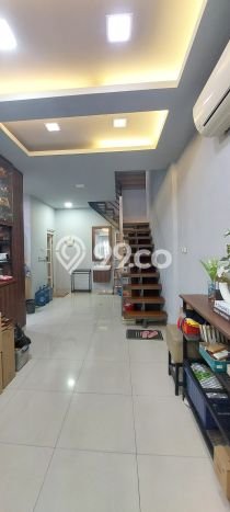Lokasi terbaik! Rumah siap huni dikontrakkan di Kelapa Gading LB 250m2 Lokasi terbaik! Rumah siap huni dikontrakkan di Kelapa Gading LB 250m2