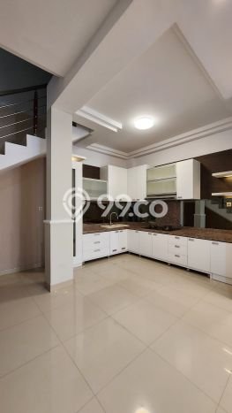 For Sale Rumah 3 Kamar Lokasi Strategis Nyaman dan Strategis di Kelapa Gading For Sale Rumah 3 Kamar Lokasi Strategis Nyaman dan Strategis di Kelapa Gading