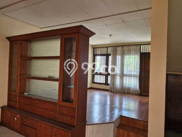 Ready to Use! Premium House LT 360m2 Desain Elegan di Cibubur Ready to Use! Premium House LT 360m2 Desain Elegan di Cibubur