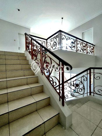 Jual Rumah Mewah Elegan Dengan View Cantik di Kota Wisata, Bogor Jual Rumah Mewah Elegan Dengan View Cantik di Kota Wisata, Bogor