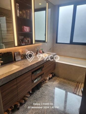 NEW LISTING! Rumah Premium area BSD, LT 230m² Bangunan 370m² NEW LISTING! Rumah Premium area BSD, LT 230m² Bangunan 370m²