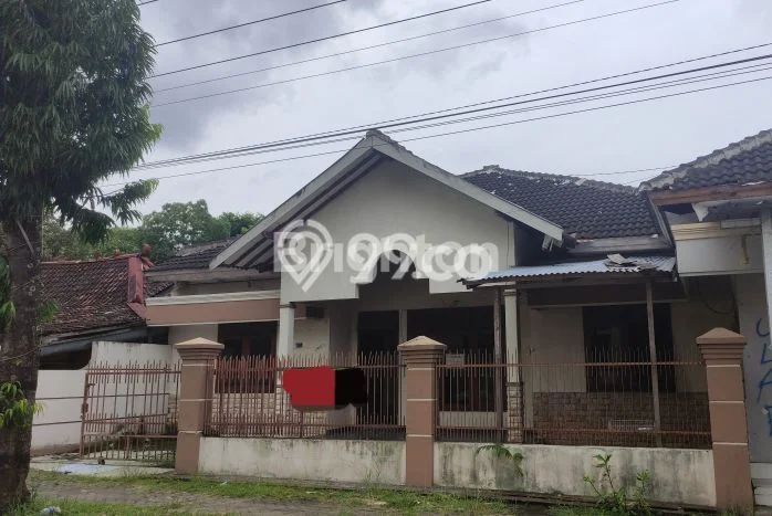 Lokasi strategis! Rumah siap pakai dikontrakkan di Karanganyar LB 180m2 Lokasi strategis! Rumah siap pakai dikontrakkan di Karanganyar LB 180m2