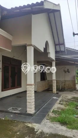 Lokasi strategis! Rumah siap pakai dikontrakkan di Karanganyar LB 180m2 Lokasi strategis! Rumah siap pakai dikontrakkan di Karanganyar LB 180m2