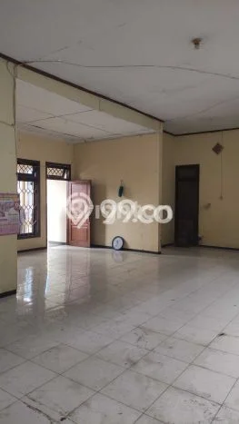 Lokasi strategis! Rumah siap pakai dikontrakkan di Karanganyar LB 180m2 Lokasi strategis! Rumah siap pakai dikontrakkan di Karanganyar LB 180m2