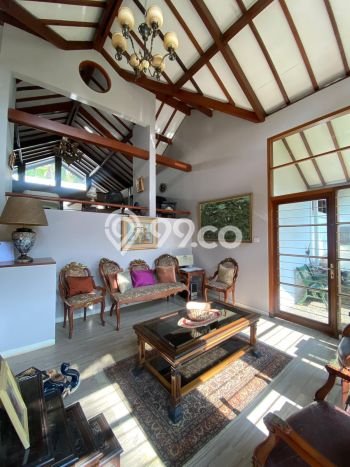 Rumah Mewah LB 200m2 Siap Pakai Desain Elegan di Sayap Dago, Bandung Rumah Mewah LB 200m2 Siap Pakai Desain Elegan di Sayap Dago, Bandung