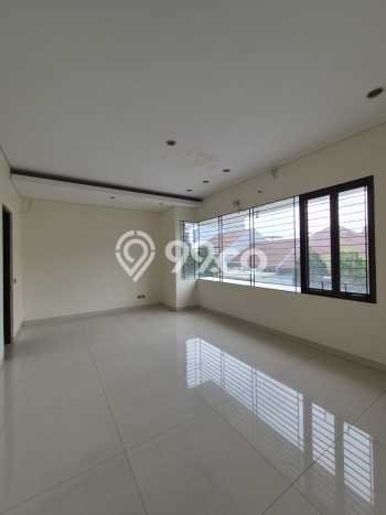 For Sale! Luxury House LT 200m2 Desain Elegan di Singgasana For Sale! Luxury House LT 200m2 Desain Elegan di Singgasana