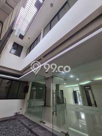 For Sale! Luxury House LT 200m2 Desain Elegan di Singgasana For Sale! Luxury House LT 200m2 Desain Elegan di Singgasana
