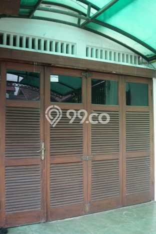 Rumah Luxury Modern Tanpa Renovasi di Pondok Kelapa Jakarta Timur Rumah Luxury Modern Tanpa Renovasi di Pondok Kelapa Jakarta Timur