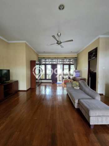 Rumah Elit Modern Tanpa Renovasi di Pondok Kelapa Jakarta Timur Rumah Elit Modern Tanpa Renovasi di Pondok Kelapa Jakarta Timur