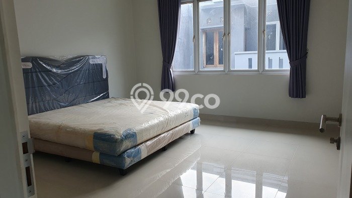 HARGA SPECIAL! Rumah Asri lokasi Tangerang, Luas 200m² LB 196m² HARGA SPECIAL! Rumah Asri lokasi Tangerang, Luas 200m² LB 196m²