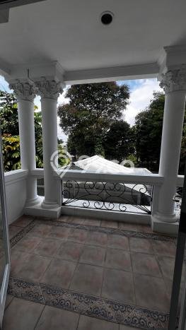 Rumah Elit Modern Tanpa Renovasi di Legenda Wisata Jakarta Timur Rumah Elit Modern Tanpa Renovasi di Legenda Wisata Jakarta Timur