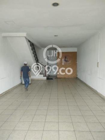 Ruko Disewa di Jakarta Timur dengan LB 114m2 Area Komersial Ramai Ruko Disewa di Jakarta Timur dengan LB 114m2 Area Komersial Ramai