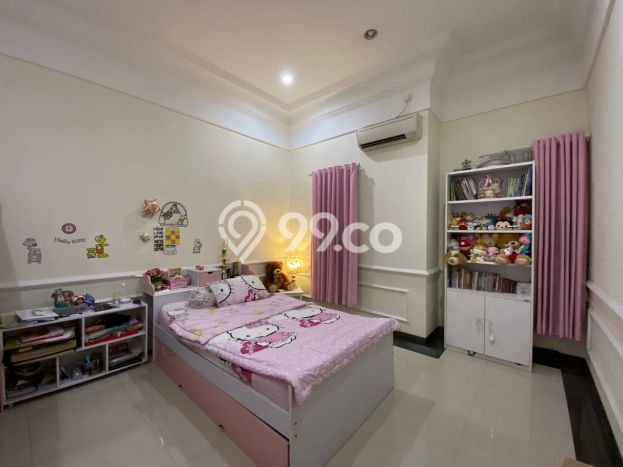 Rumah Mewah LB 500m2 Siap Pakai Desain Elegan di Legenda Wisata, Jakarta Timur Rumah Mewah LB 500m2 Siap Pakai Desain Elegan di Legenda Wisata, Jakarta Timur