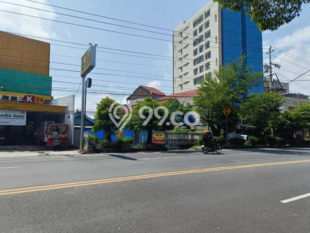 Rumah Mewah LB 600m2 Siap Huni Desain Elegan di Pucang Sawit, Surakarta Rumah Mewah LB 600m2 Siap Huni Desain Elegan di Pucang Sawit, Surakarta