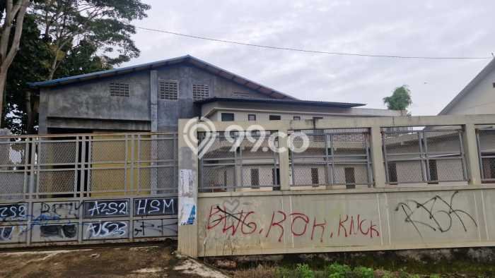 Area Ramai! Gudang Dijual di Mojogedang untuk Bisnis Luas Bangunan 2500m2 Area Ramai! Gudang Dijual di Mojogedang untuk Bisnis Luas Bangunan 2500m2