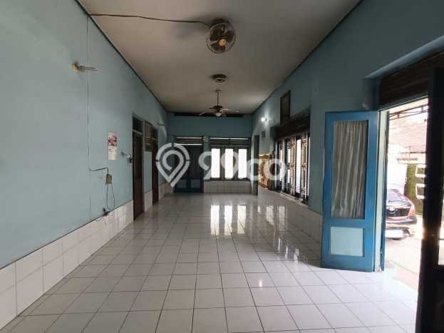 Rumah Mewah LB 600m2 Siap Huni Desain Elegan di Pucang Sawit, Surakarta Rumah Mewah LB 600m2 Siap Huni Desain Elegan di Pucang Sawit, Surakarta