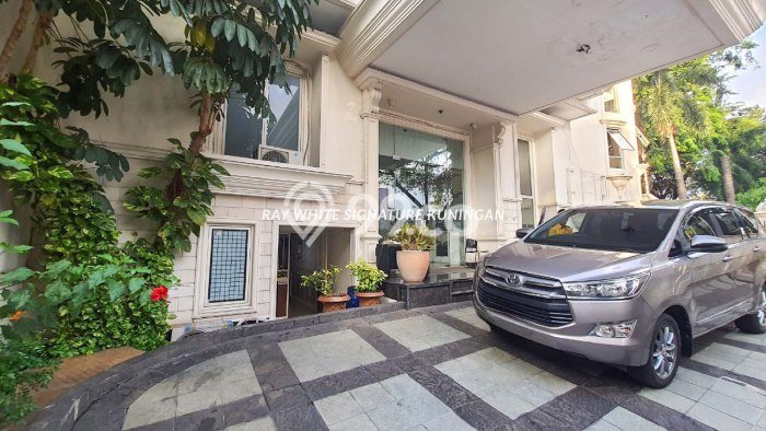 Area Strategis! Disewakan Kantor Lokasi Kebayoran Baru, Jakarta Selatan Cocok untuk Bisnis Area Strategis! Disewakan Kantor Lokasi Kebayoran Baru, Jakarta Selatan Cocok untuk Bisnis